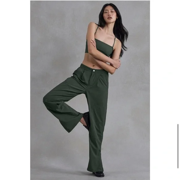 ALO Yoga Flip It Trousers Dark Green Pants - Picture 2 of 9